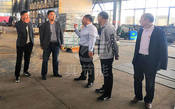 用戶到電鍍污泥干燥機(jī)廠家進(jìn)行參觀、考察